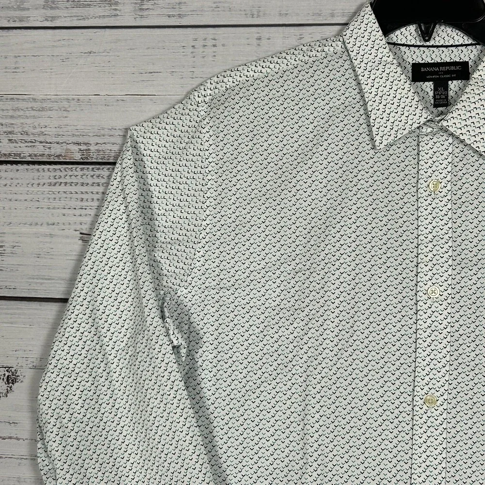 Banana Republic Shirt Mens XL Button Up White Abstract Non Iron Business Casual